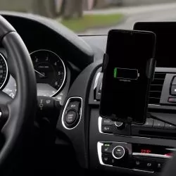 Suporte Veicular com Carregamento de Indução Personalizado Suporte Veicular com Carregamento de Indução Personalizado